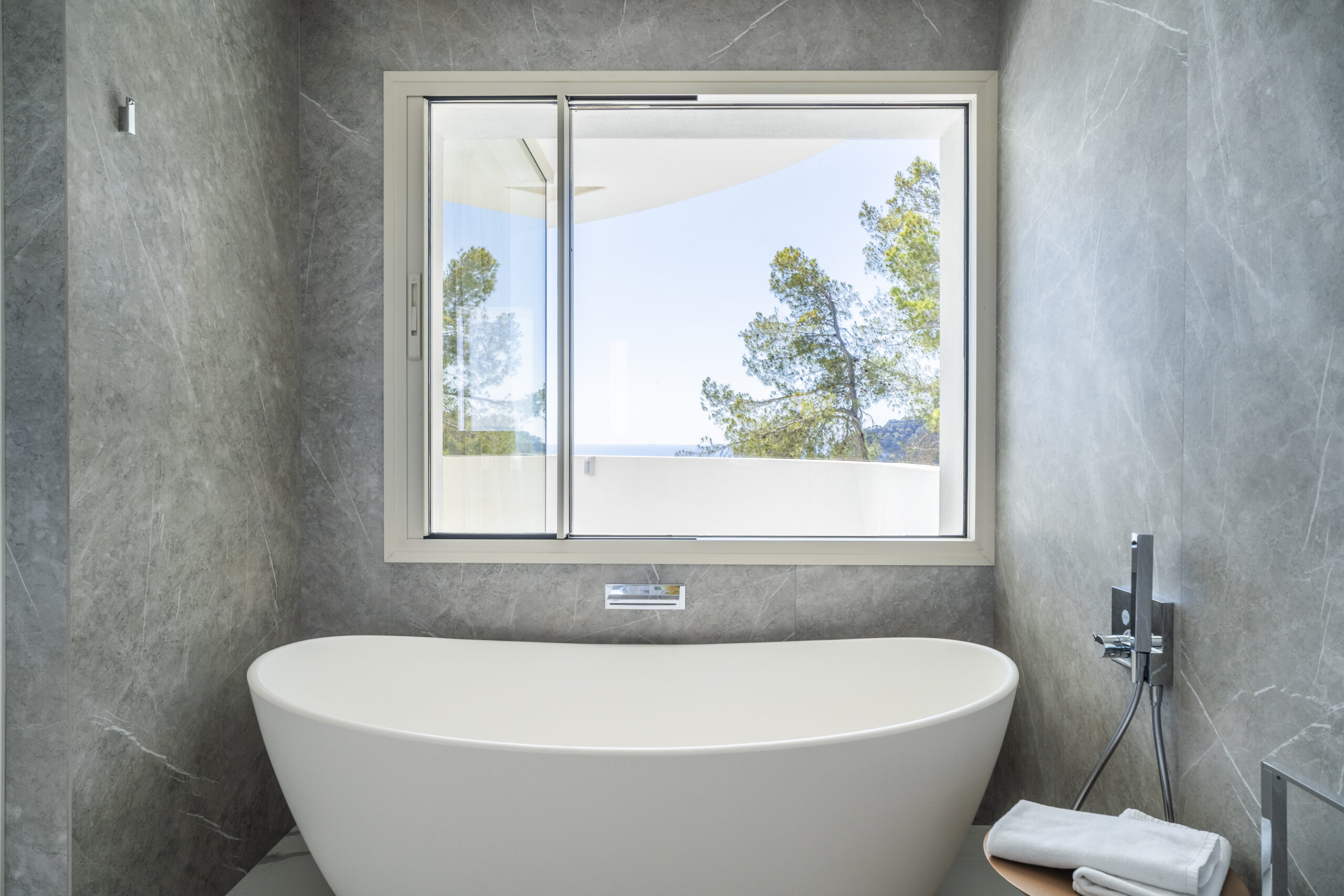 680258216512122832 abahanavillas 240522 051